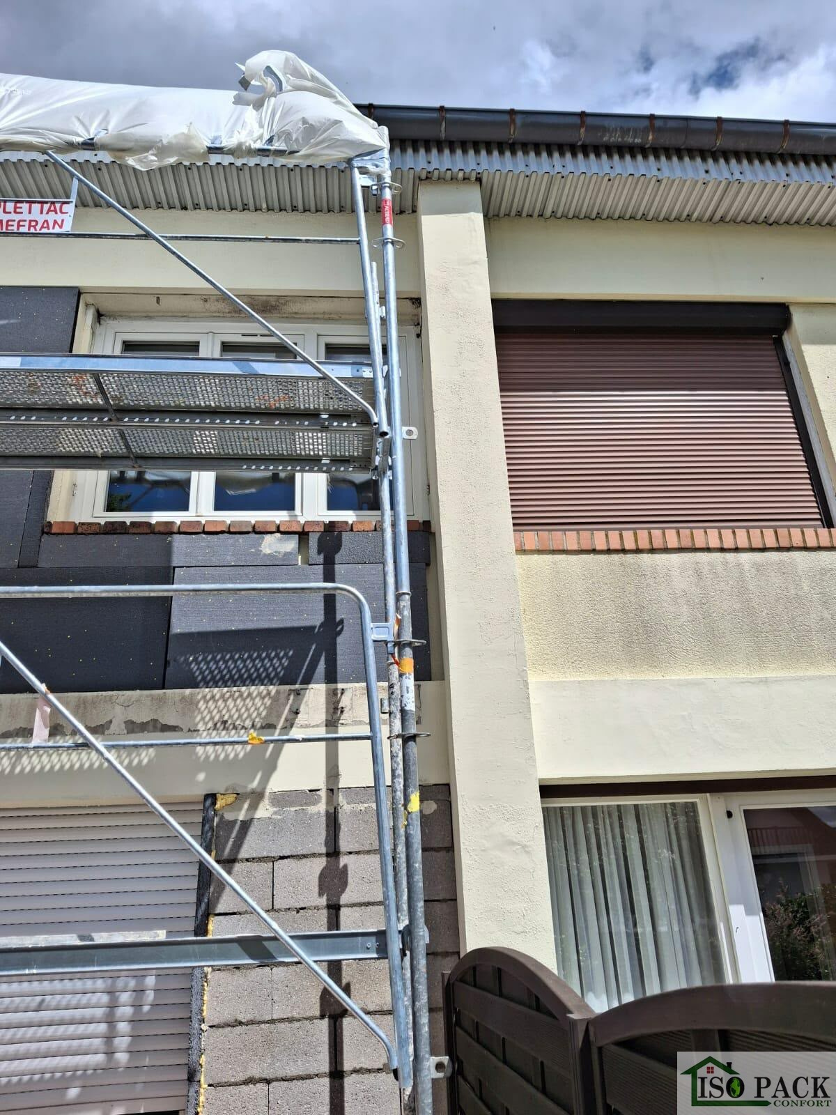 Mise en place de l'échafaudage pour isolation extérieure d'une maison à Sotteville-lès-Rouen