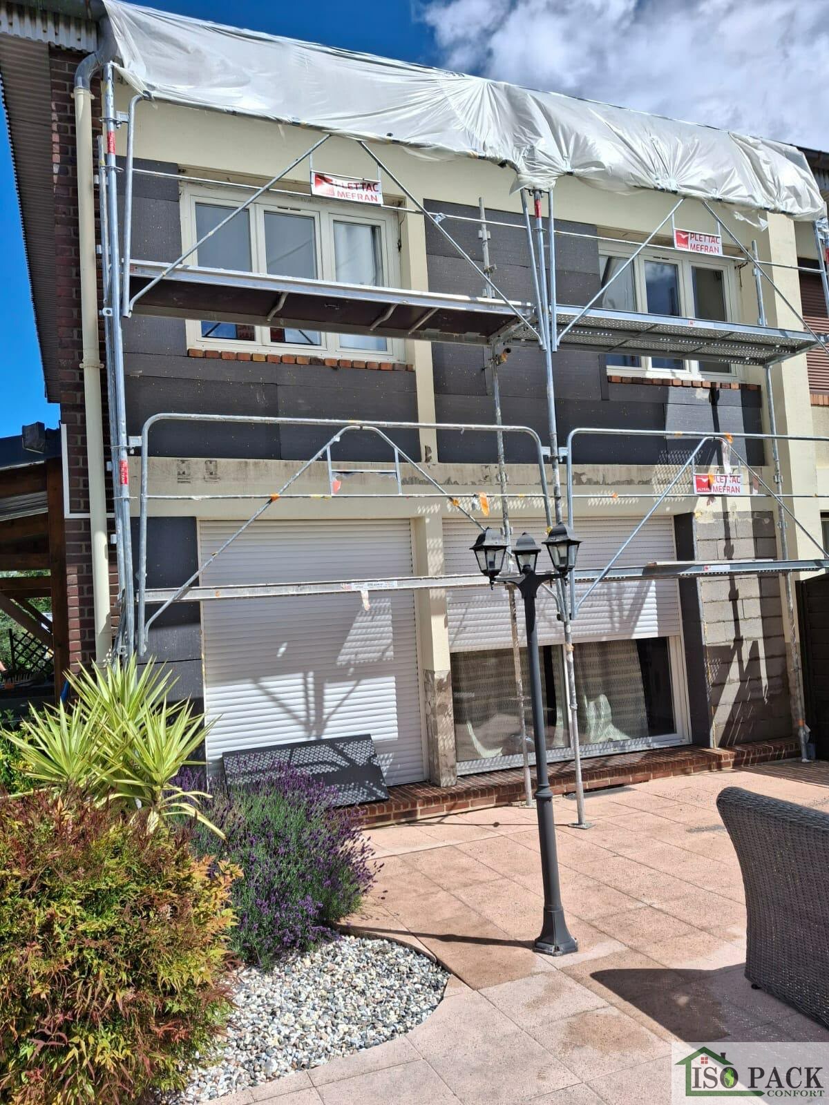 Mise en place de l'échafaudage pour isolation extérieure d'une maison à Sotteville-lès-Rouen
