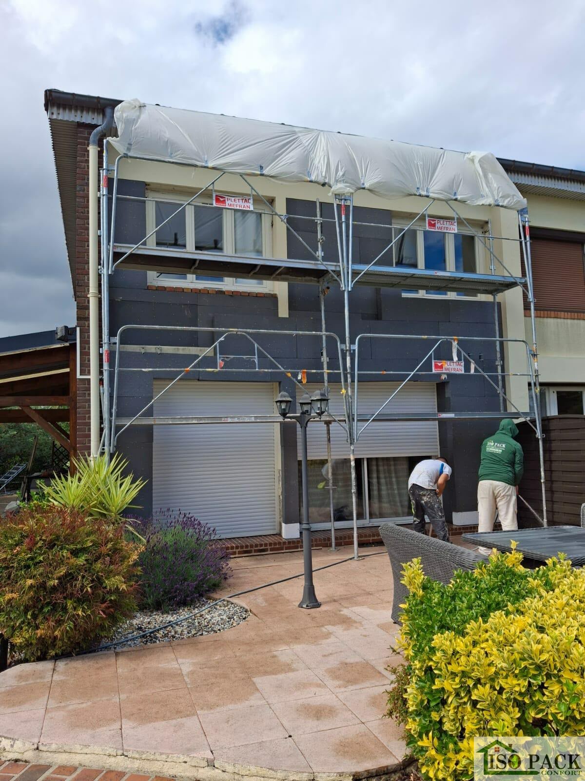 Installation des panneaux isolants en polystyrène et traitement des fenêtres à Sotteville-lès-Rouen