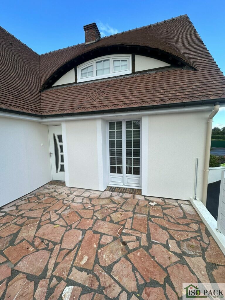 Façade après isolation thermique par l'extérieur à Duclair, Isopack Confort (vue 2)